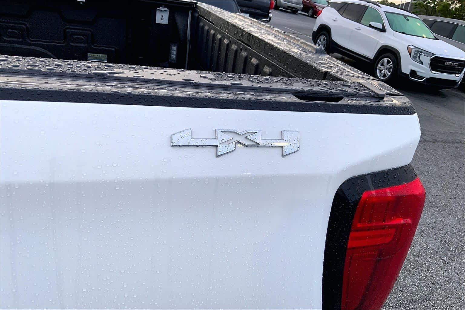 Used 2023 Summit White GMC SLT image 30