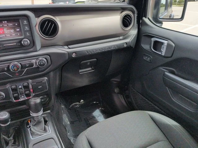 Used 2020 Black Jeep Unlimited Sport image 16