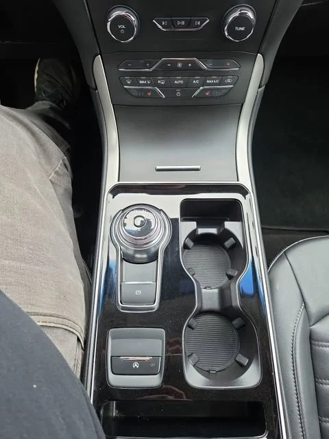 Used 2019 Gray Ford SEL image 29