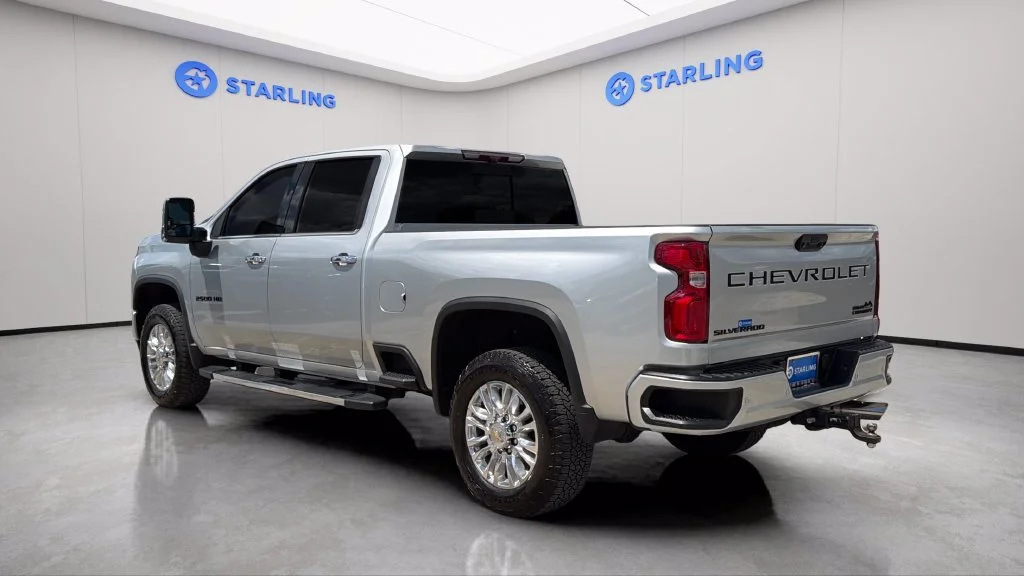 Used 2022 SILVER ICE METALLIC Chevrolet High Country image 5