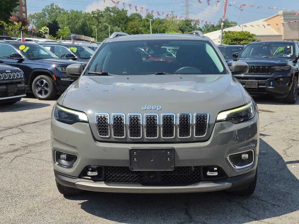 Used 2021 Gray Jeep Limited image 3