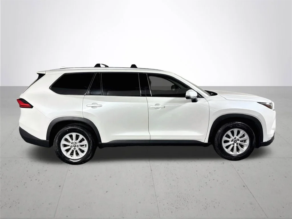 Used 2024 Beige Toyota XLE image 5