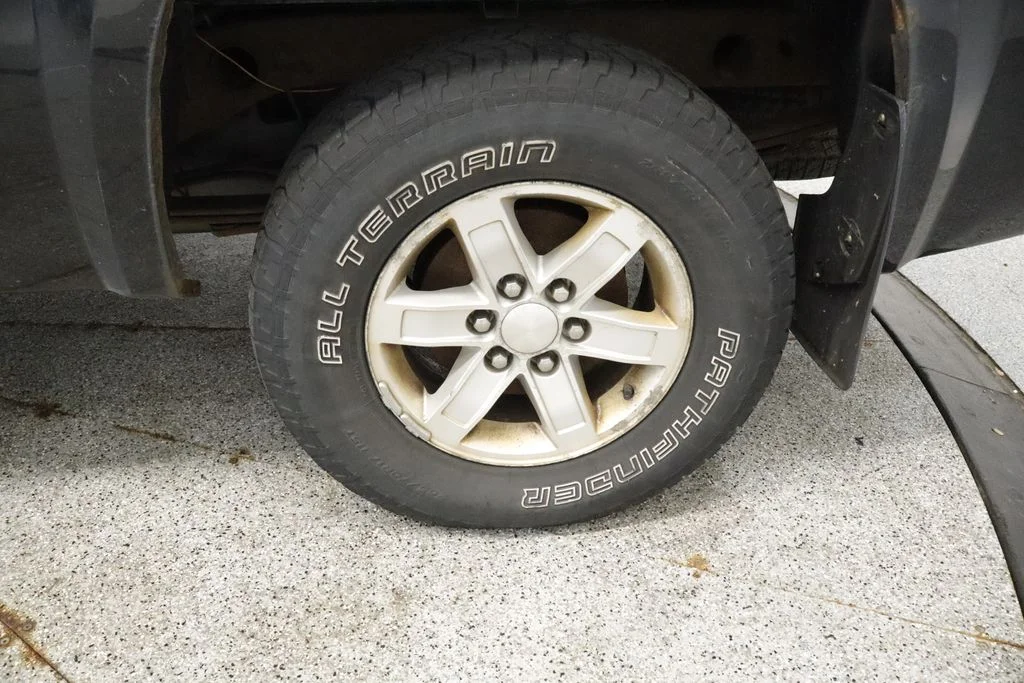 Used 2011 Black GMC SLE image 16