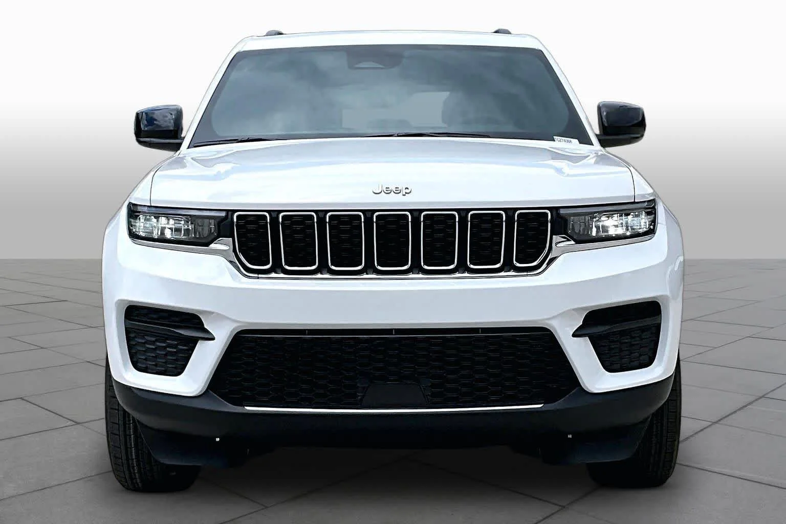 New 2026 Bright White Clear-Coat Exterior Paint Jeep Laredo image 4
