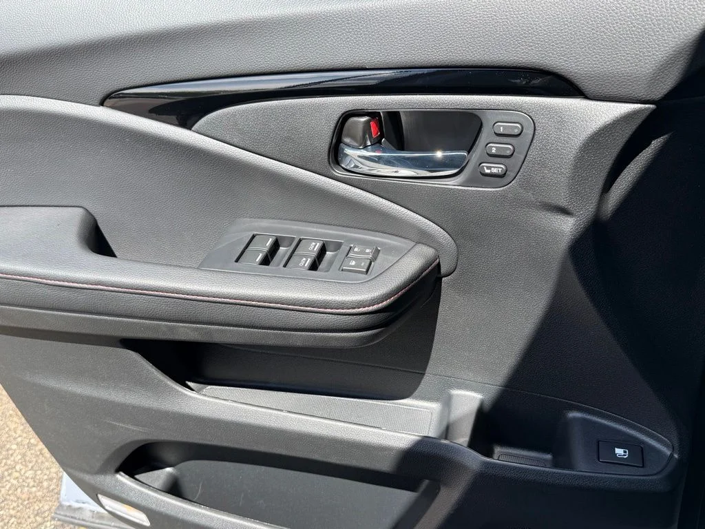 New 2026 Sonic Gray Pearl Honda Black Edition image 26