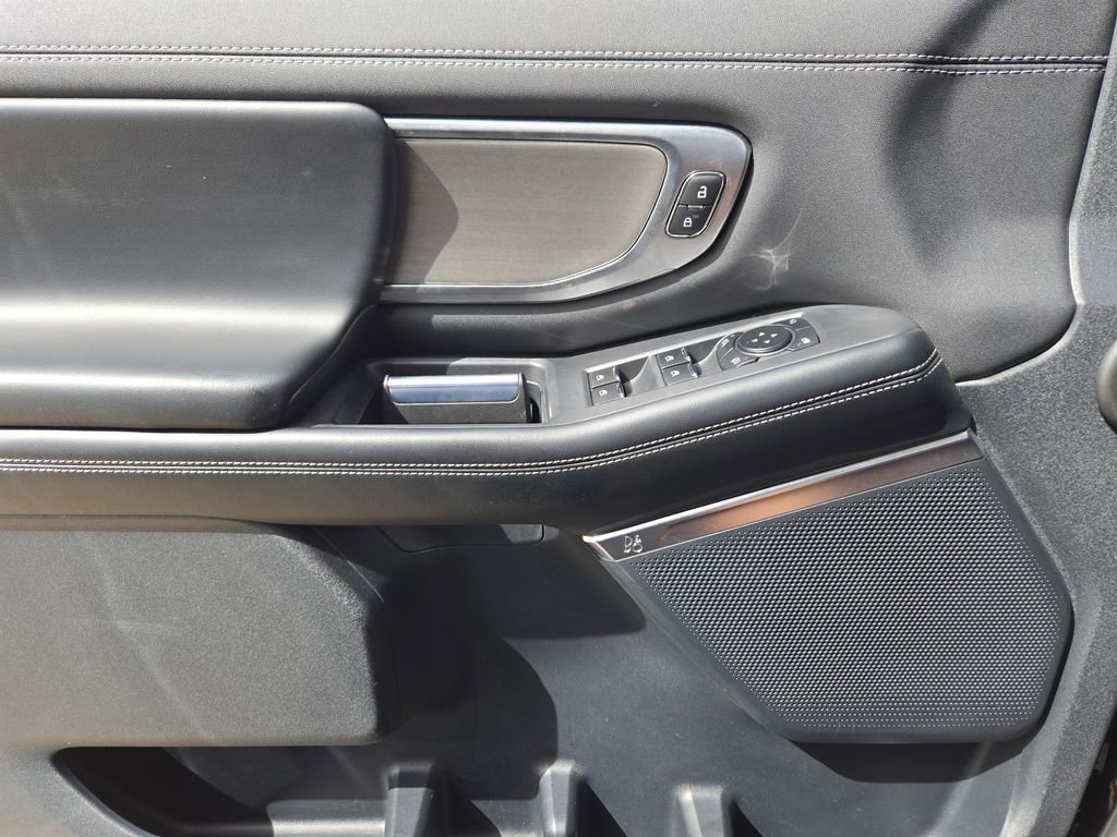 Used 2025 Black Ford Platinum image 17