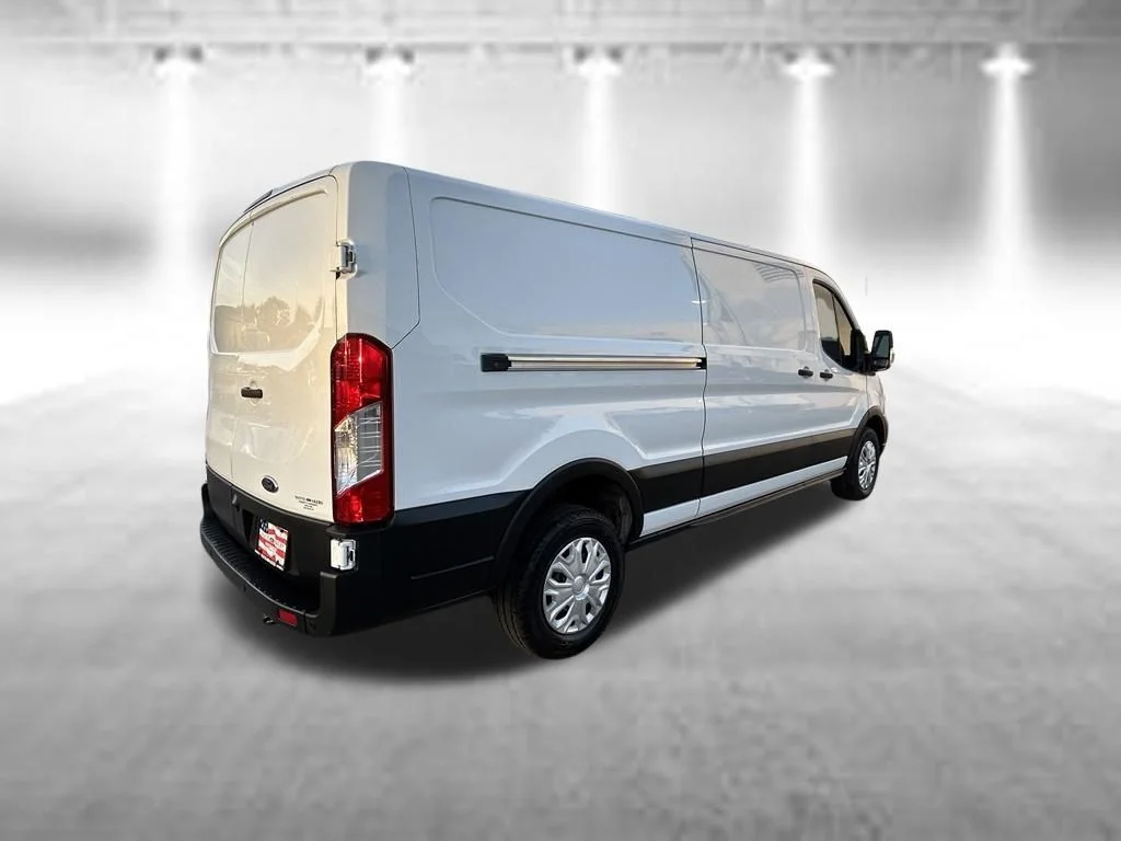 Used 2022 Oxford White Ford Base image 4