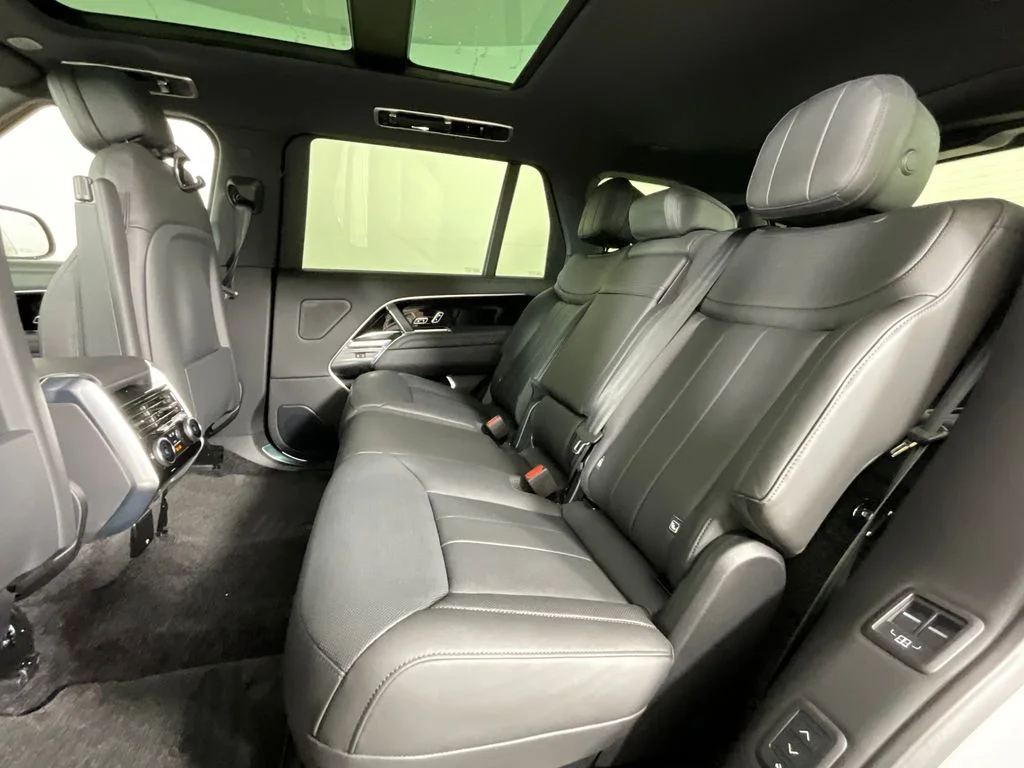 New 2026 Fuji White Land Rover SE 7 Seats image 5