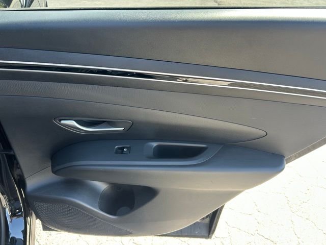 Used 2022 Black Hyundai SEL image 5