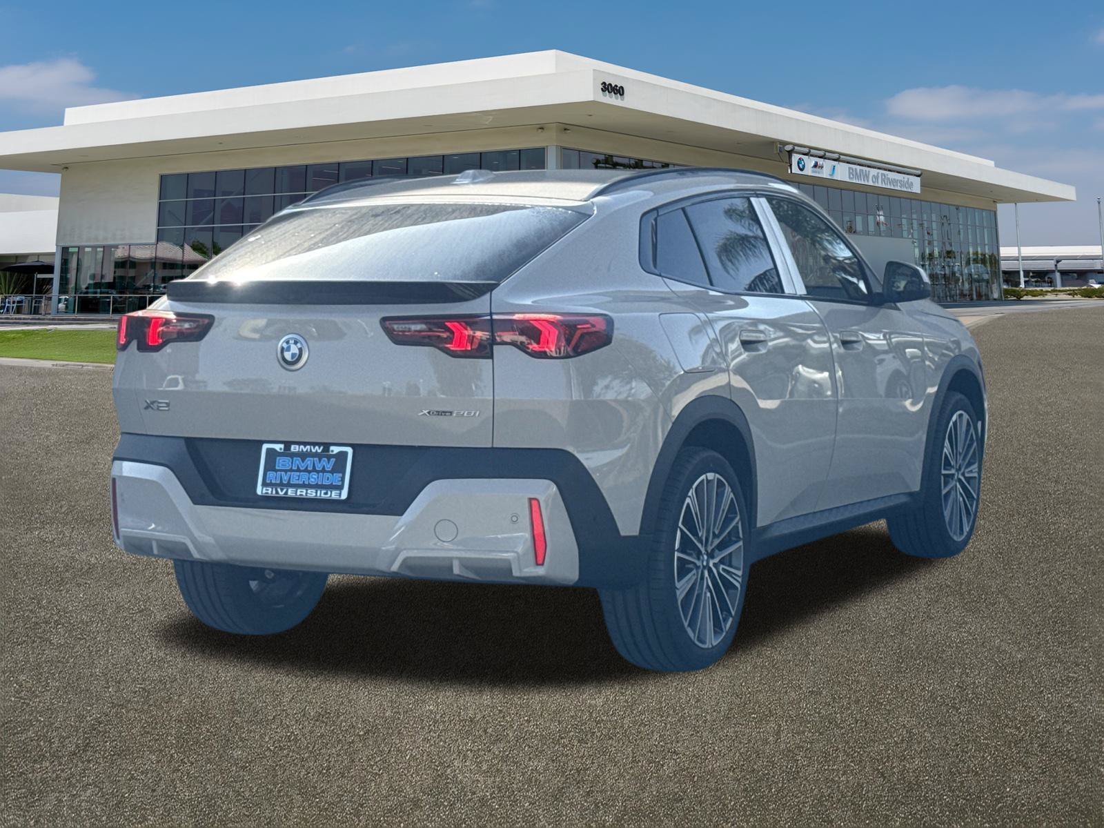 New 2027 Dune Grey Metallic BMW xDrive28i image 10