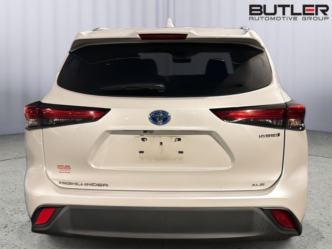 Used 2023 Wind Chill Pearl Toyota XLE image 8
