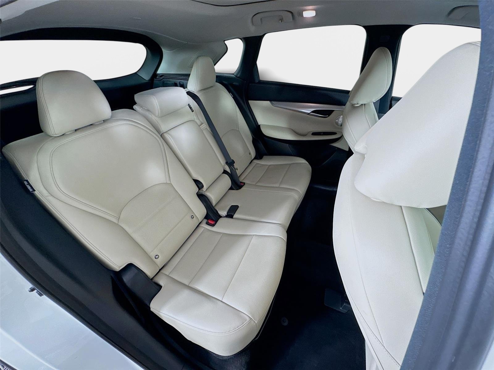 Used 2022 Majestic White INFINITI ESSENTIAL image 29