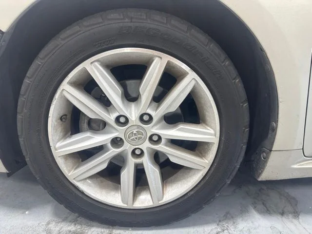Used 2015 Silver Toyota XLE image 11