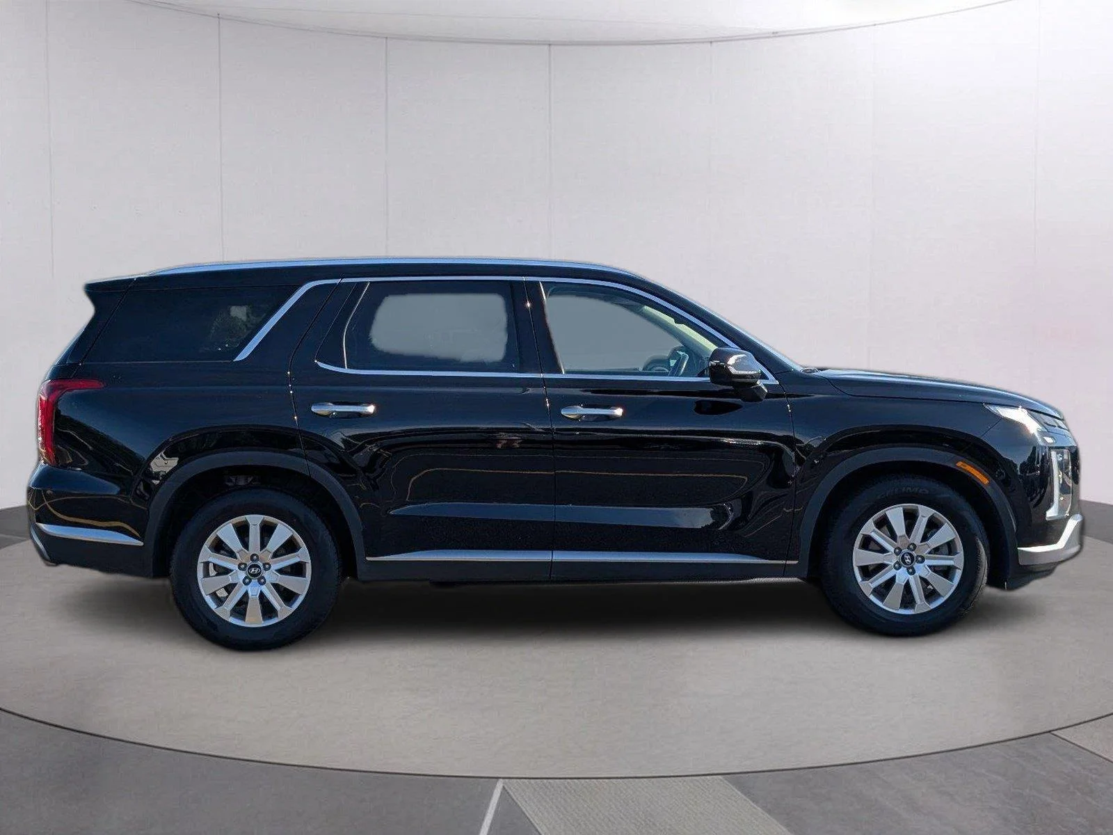 Used 2025 Abyss Black Pearl Hyundai SEL image 8