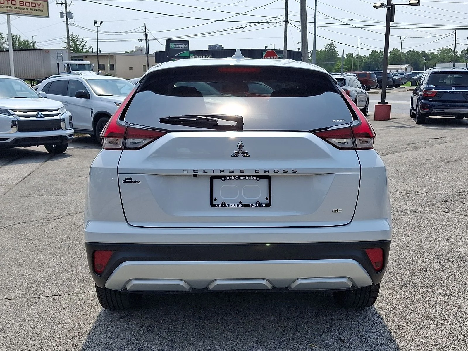 Used 2023 White Mitsubishi SE image 3