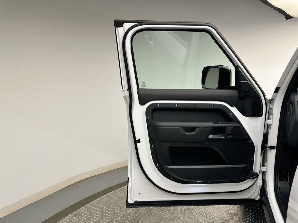 New 2026 Fuji White Land Rover S image 9