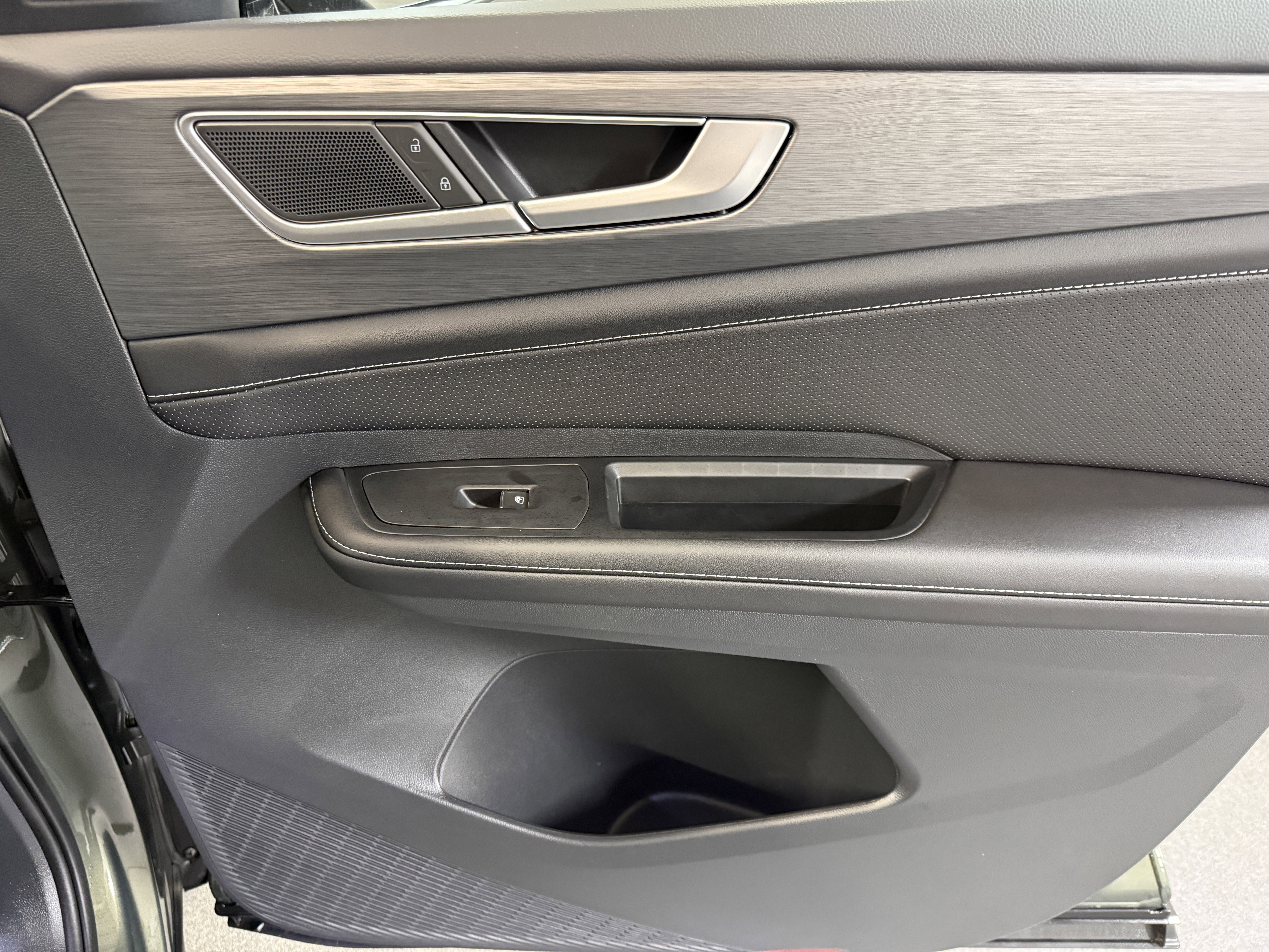 Used 2026 Avocado Green Pearl Volkswagen 2.0T SE w/Technology image 23