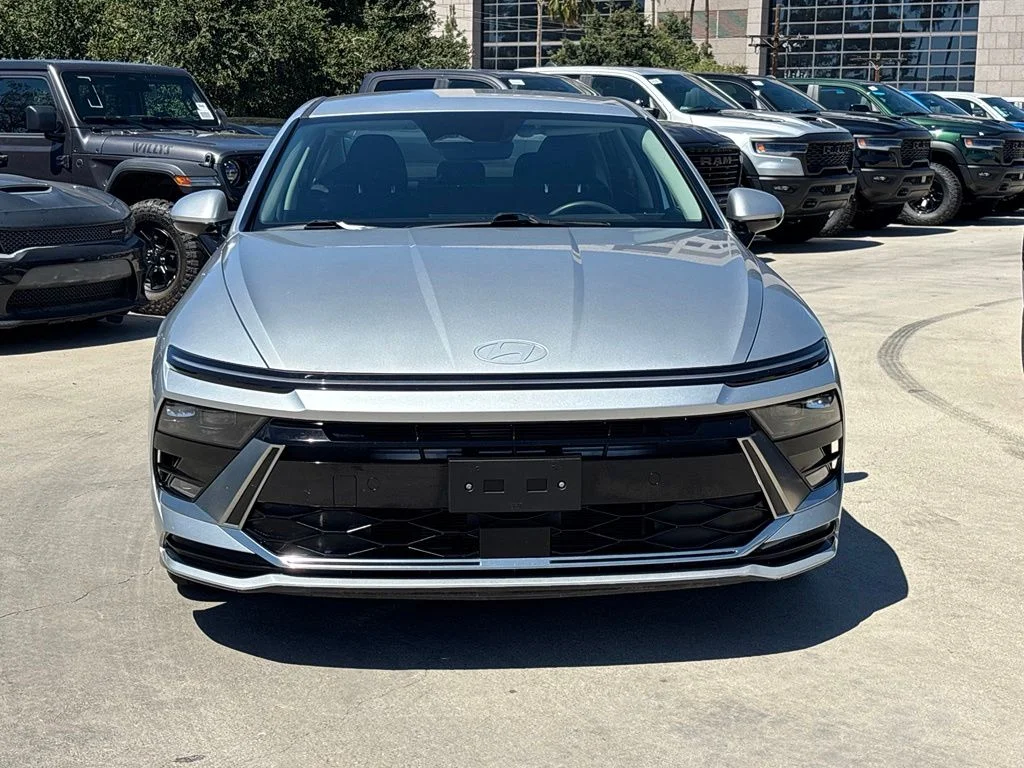 Used 2025 Aero Silver Hyundai SEL image 3