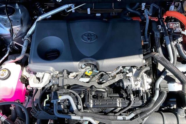 Certified Used 2025 SILVER SKY METALLIC Toyota  image 33