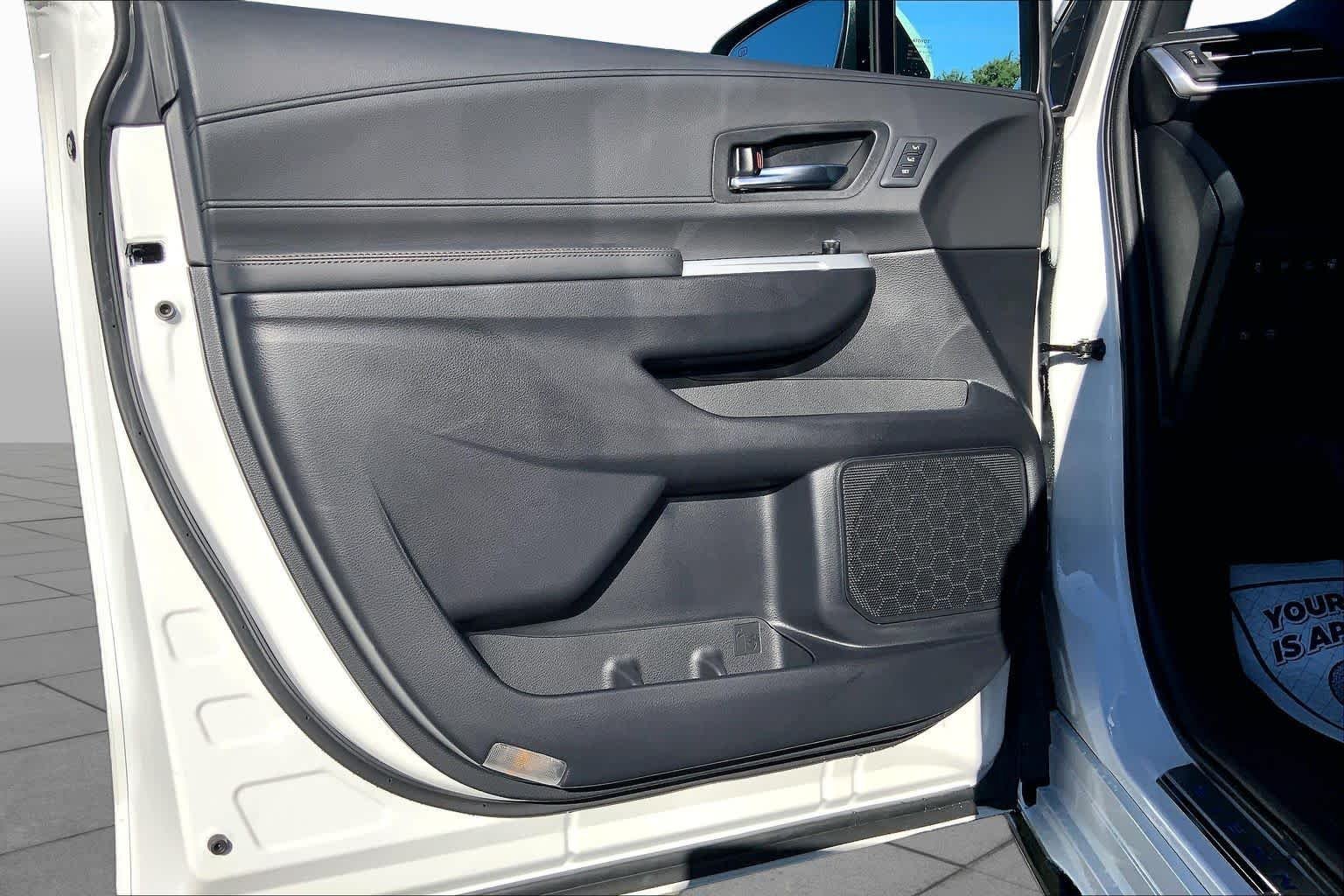 New 2026 Wind Chill Pearl Toyota Platinum image 10
