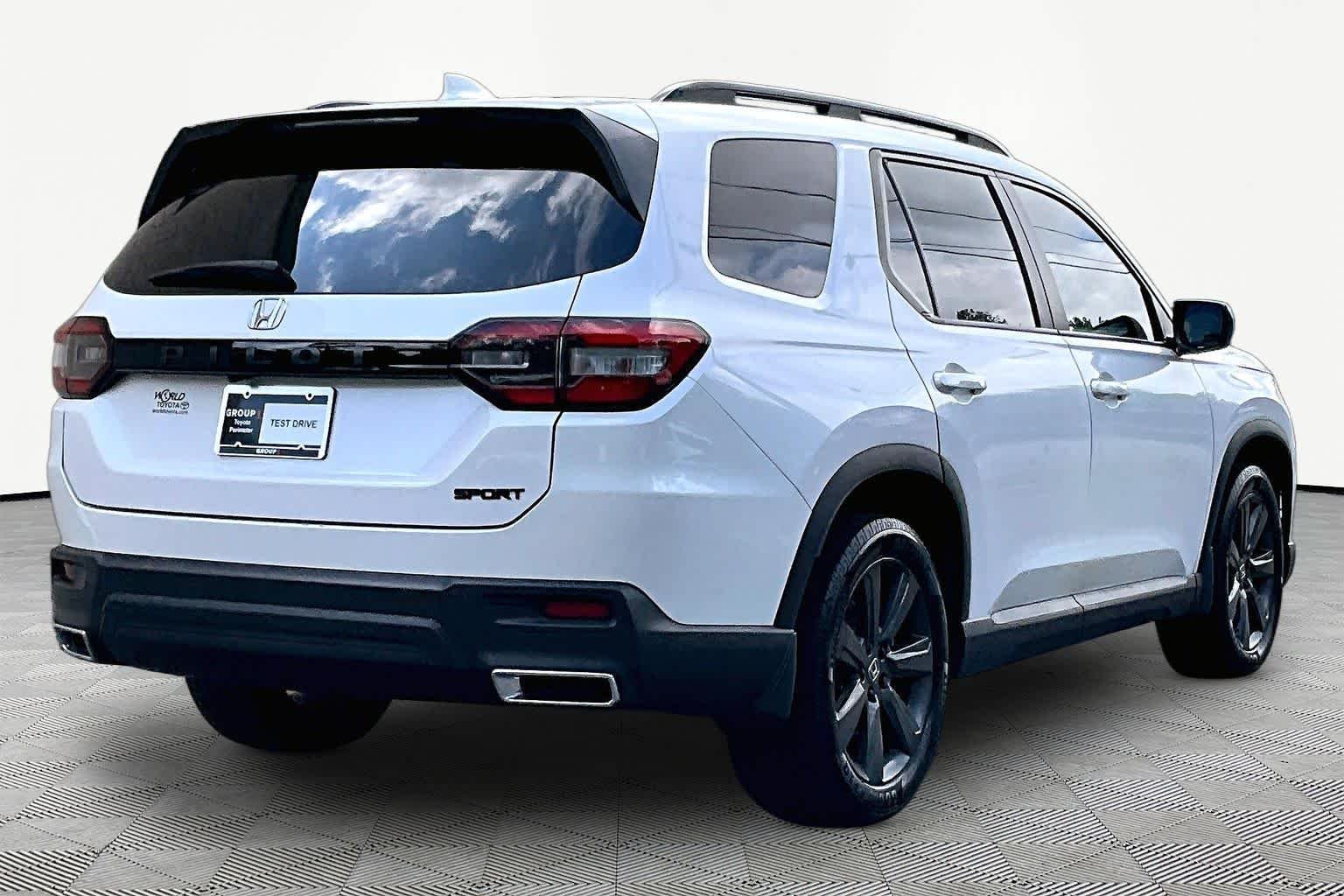 Used 2025 Platinum White Pearl Honda Sport image 13