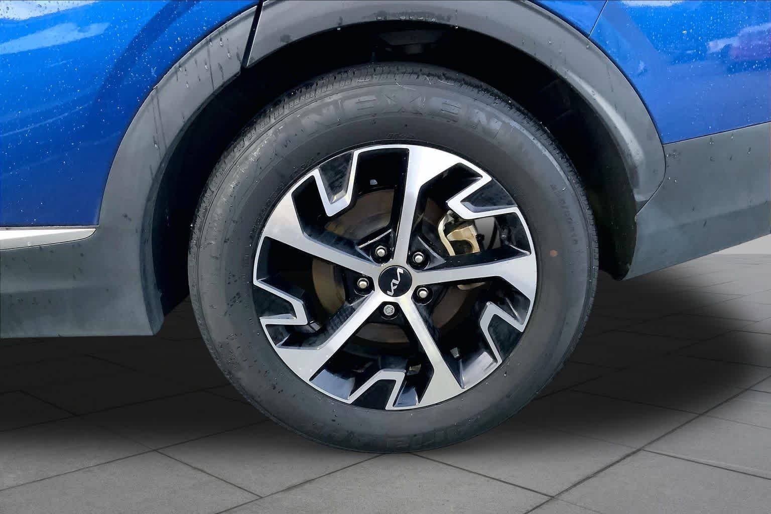 Used 2024 Sapphire Blue Kia EX image 10