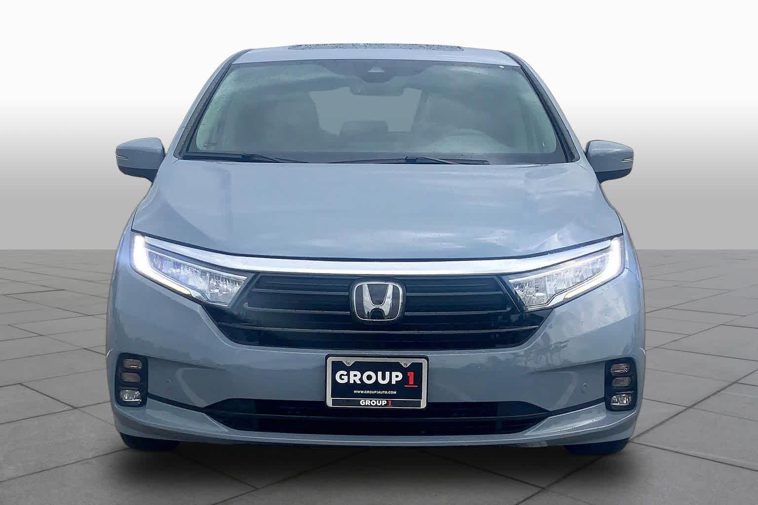 Used 2024 Sonic Gray Pearl Honda Touring image 4