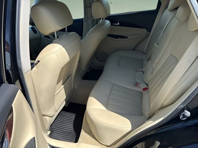 Used 2017 Black INFINITI Base image 22