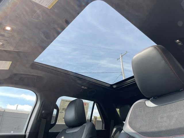 New 2026 Star White Metallic Tri-Coat Ford ST image 24