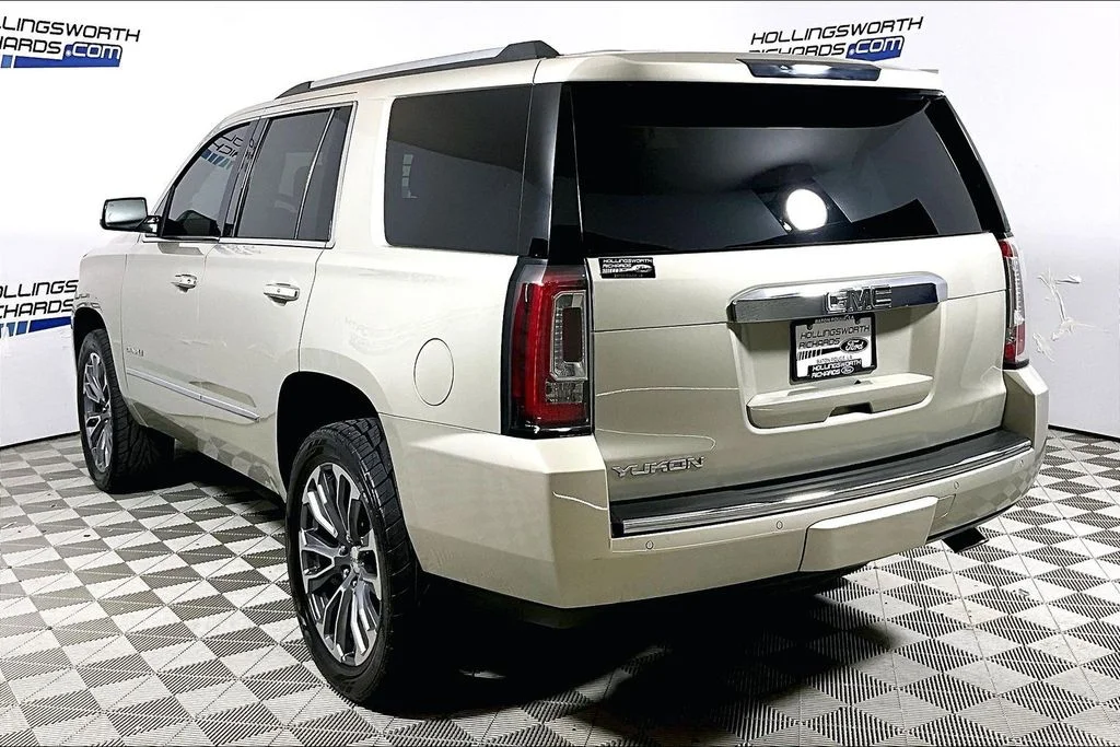 Used 2016 Sparkling Silver Metallic GMC Denali image 8