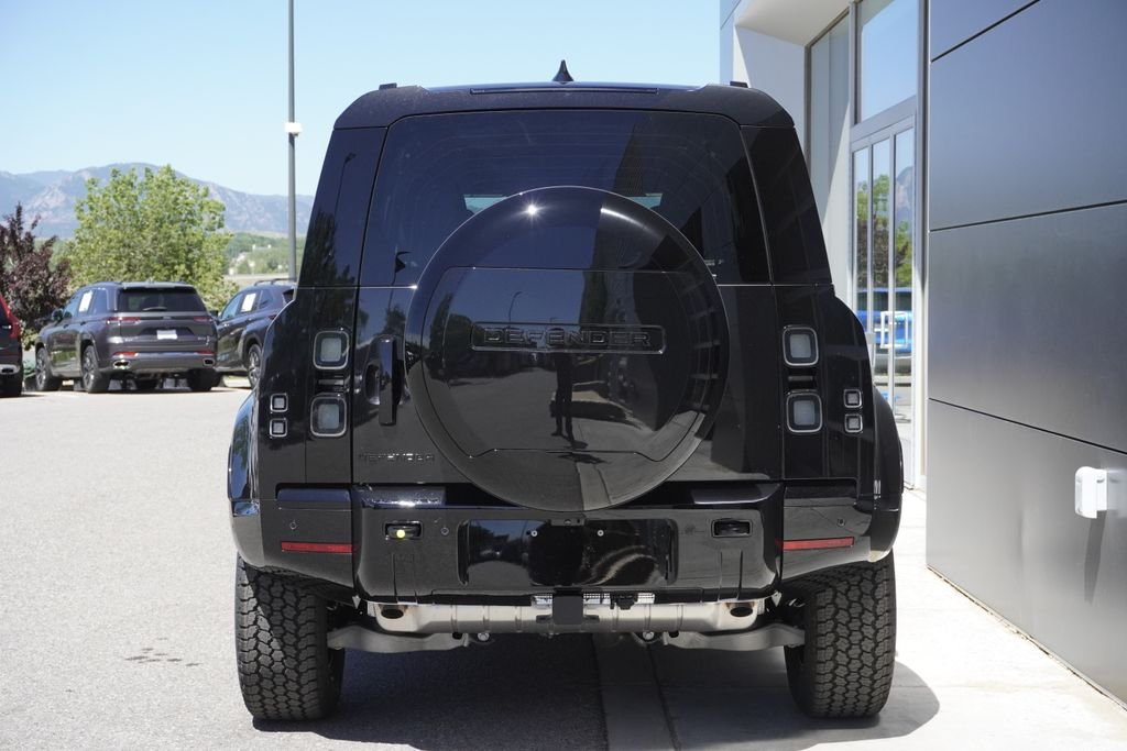 New 2026 Santorini Black Land Rover X-Dynamic SE image 6