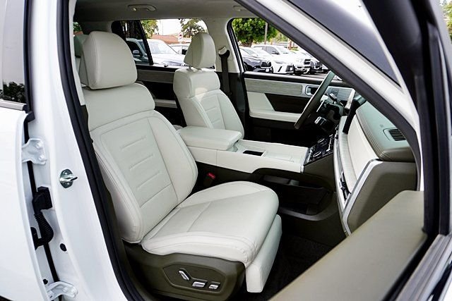 Used 2025 White Hyundai Calligraphy image 15