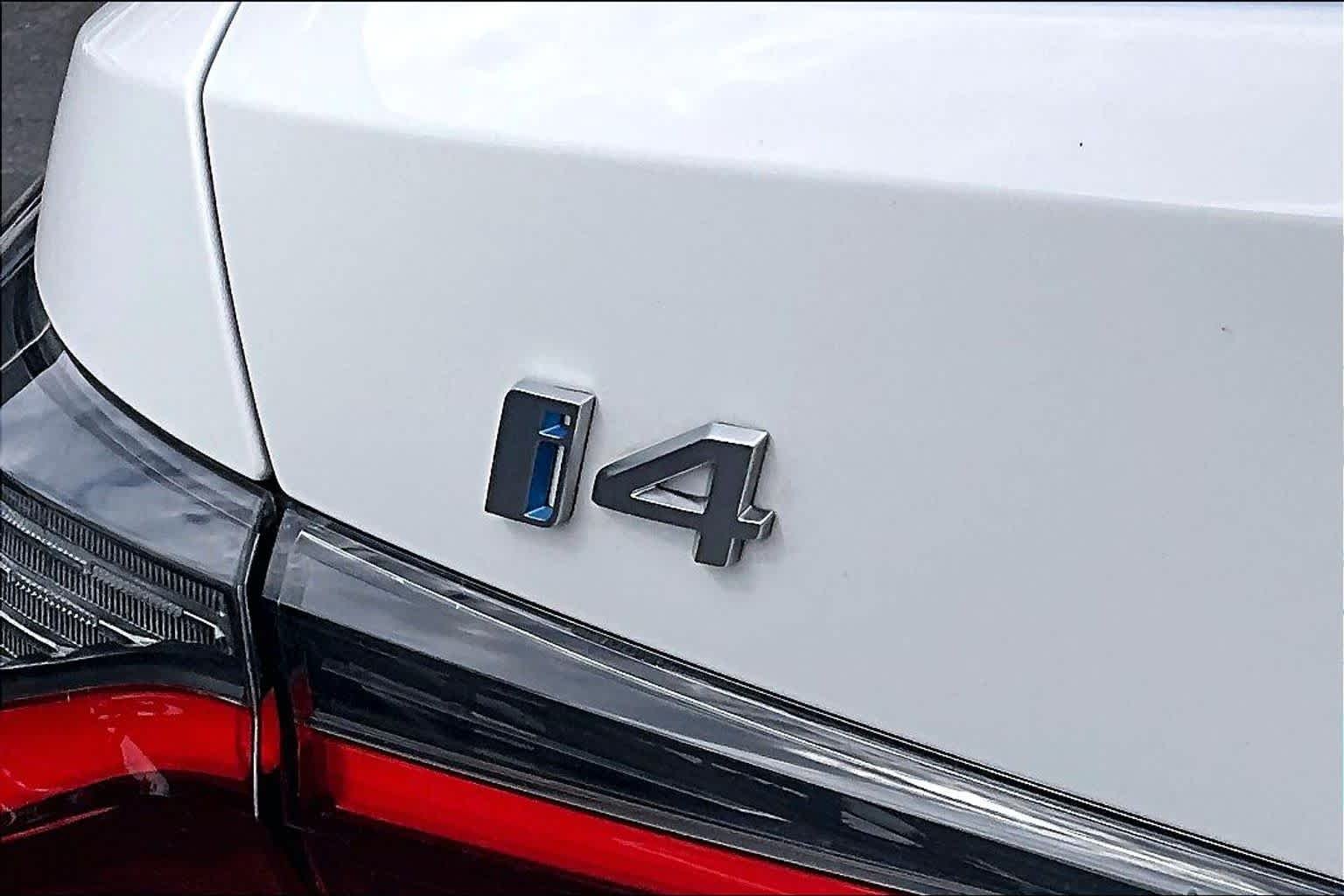 Used 2023 Alpine White BMW eDrive40 image 9