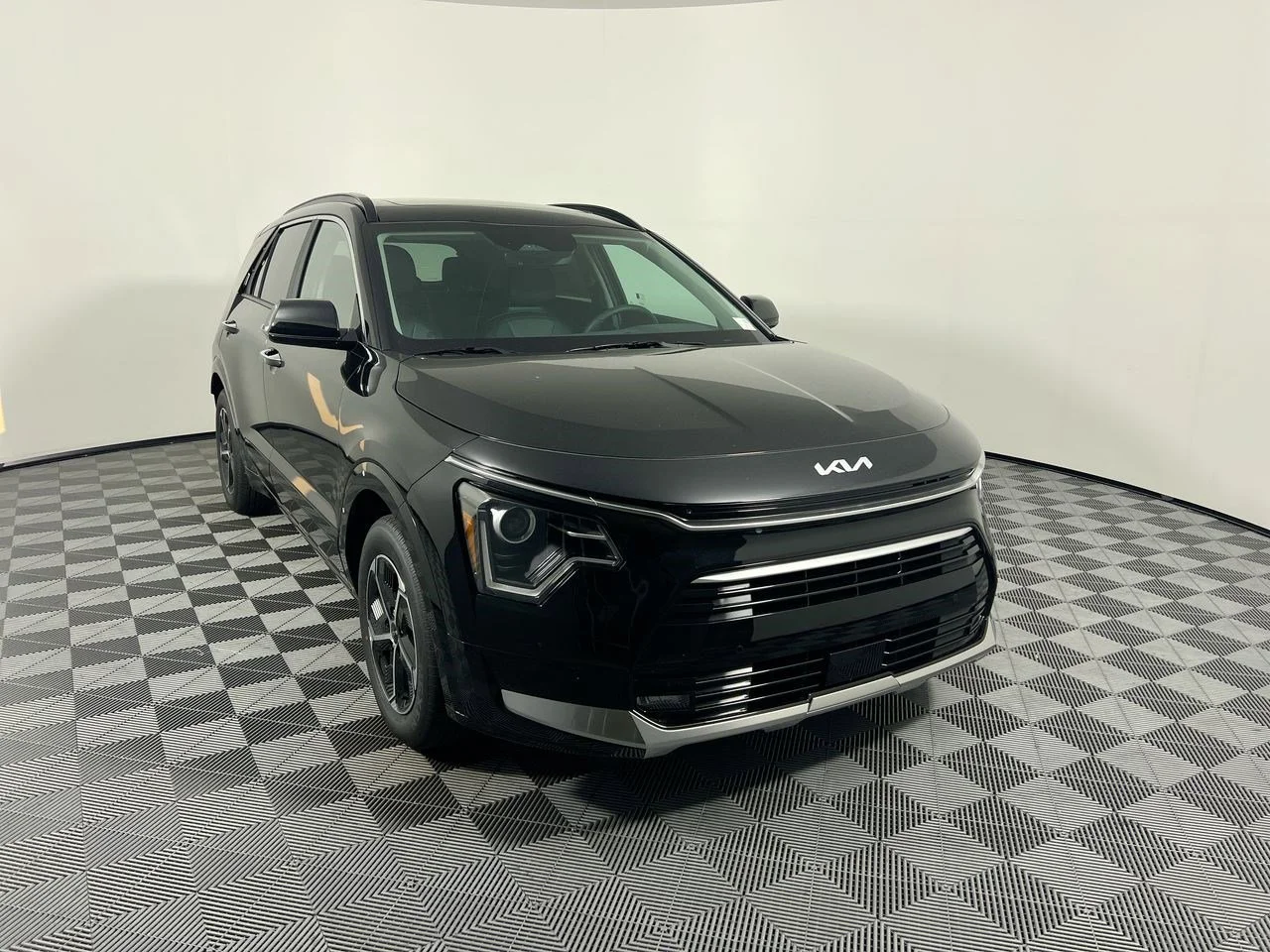 2025 Kia Niro SX HEV's photo
