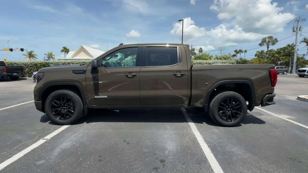 Used 2023 Brown GMC Elevation image 5