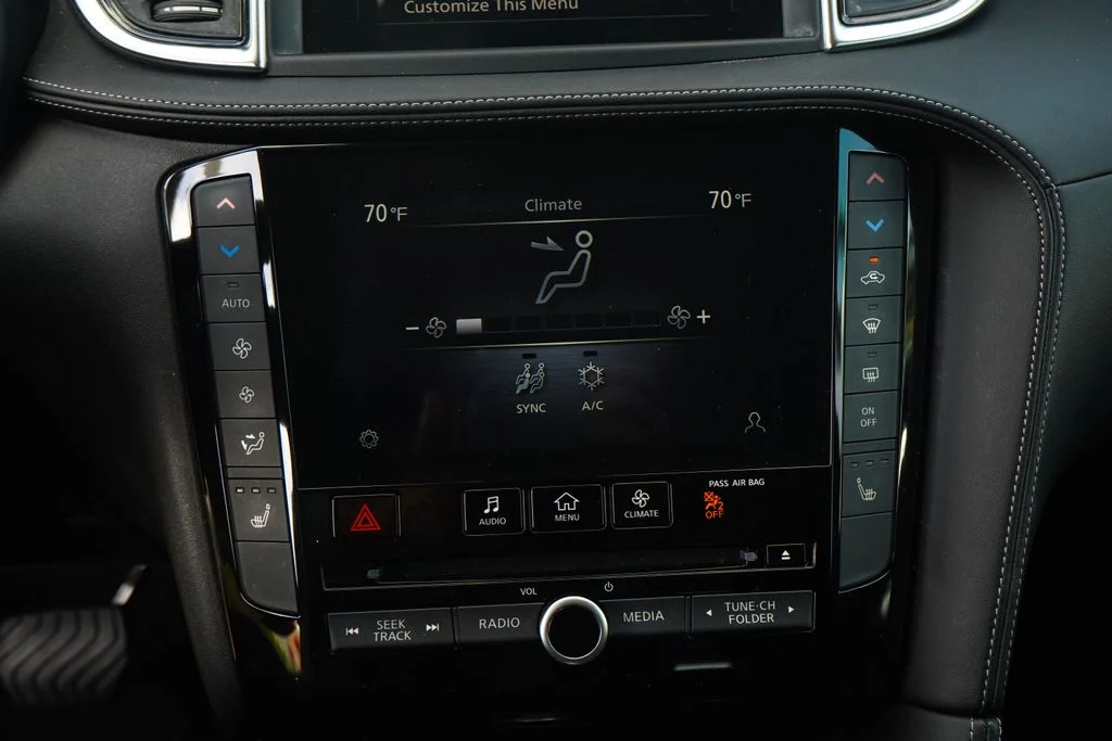 Used 2021 Black INFINITI LUXE image 28