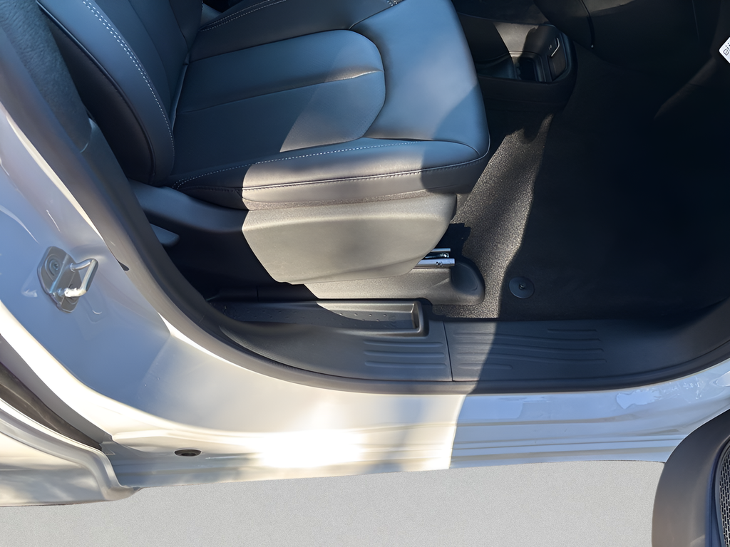New 2026 Bright White Clear-Coat Exterior Paint Chrysler Select image 44