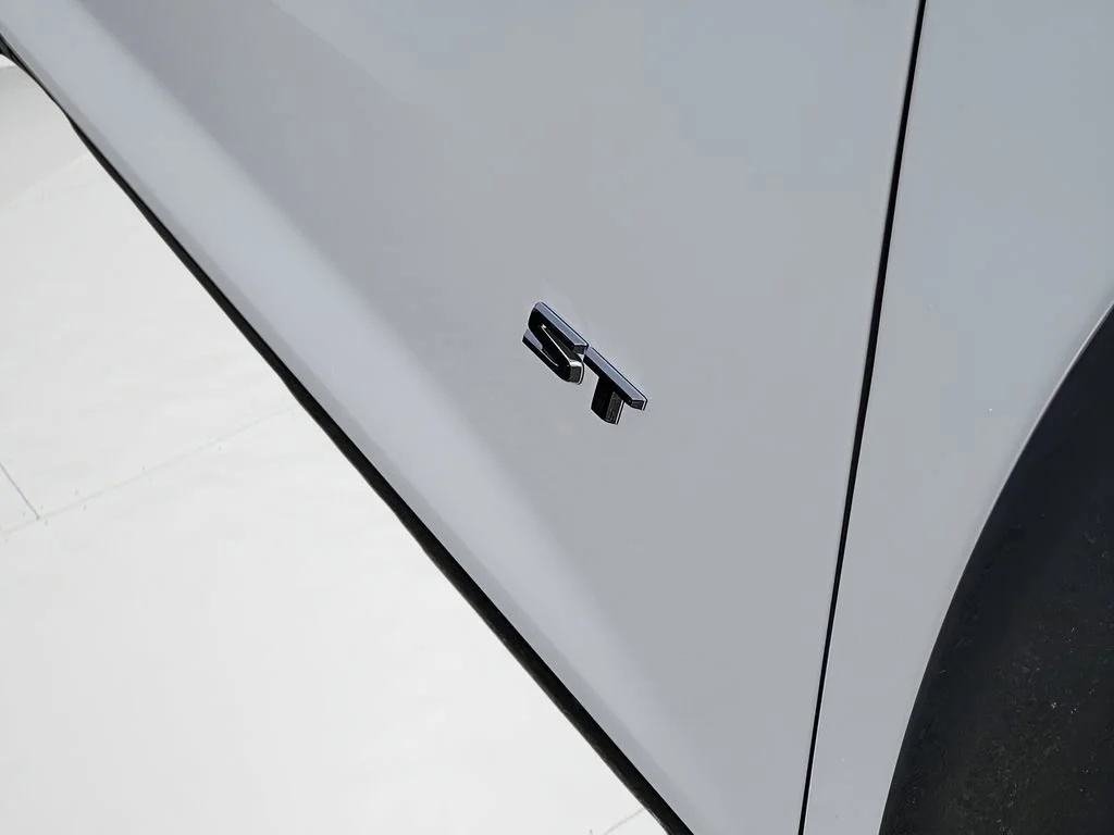 New 2026 Iridescent White Tricoat Buick Sport Touring image 41