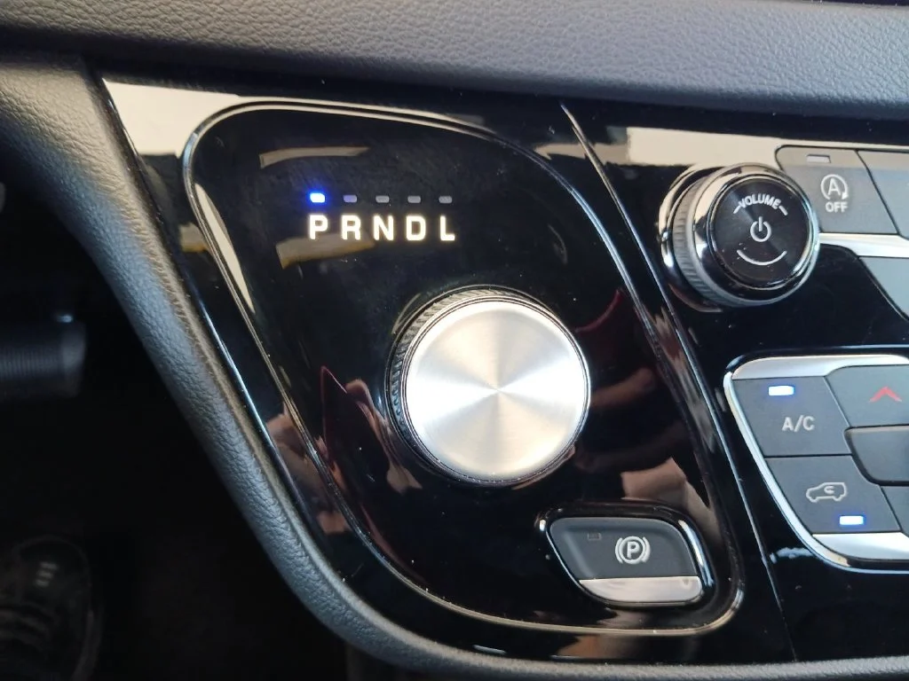 Used 2025 Blue Chrysler Select image 34