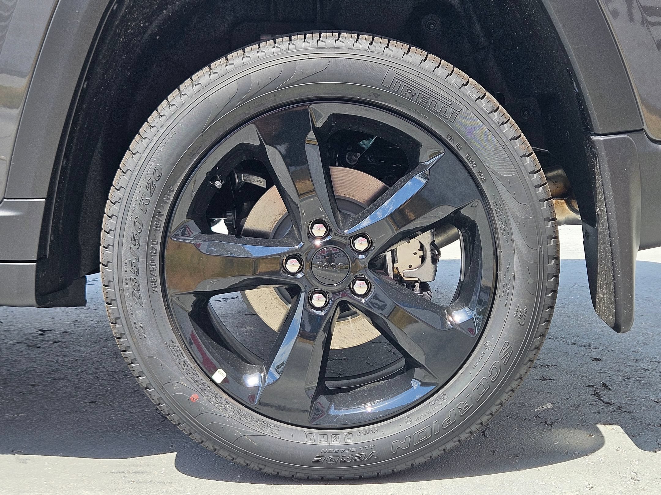 New 2026 Baltic Gray Metallic Clearcoat Jeep Limited image 25
