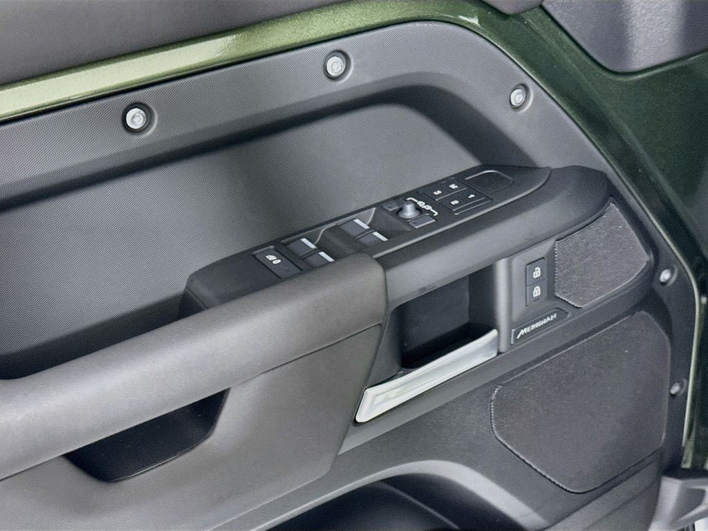 New 2026 Woolstone Green Land Rover S image 23