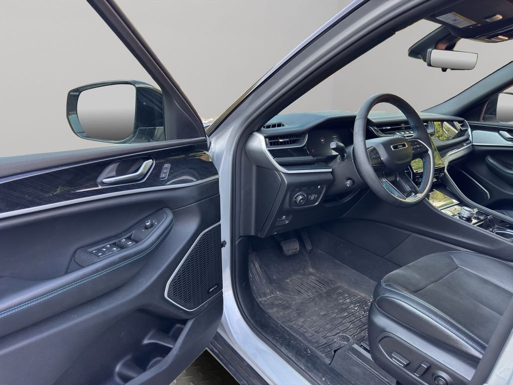 Used 2023 Silver Zynith Jeep Trailhawk image 5
