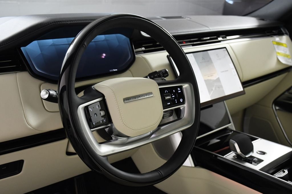 New 2026 Ostuni Perl Wh Land Rover SE image 13