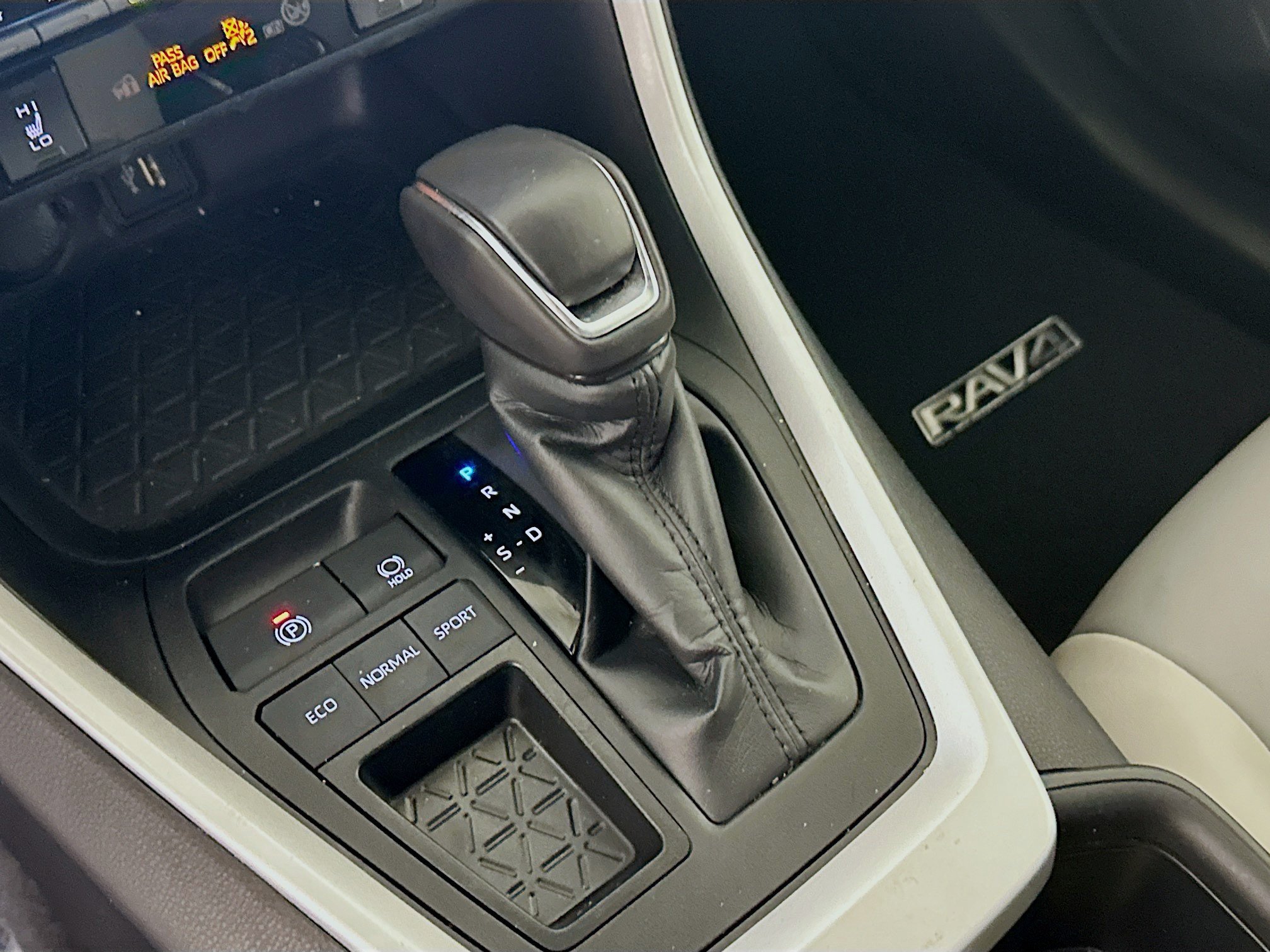 Used 2024 Pearl Toyota XLE Premium image 21