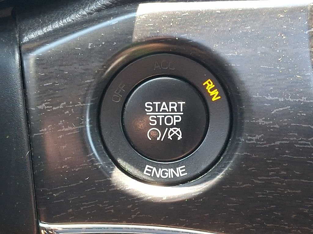Used 2015 Silver Jeep Limited image 23