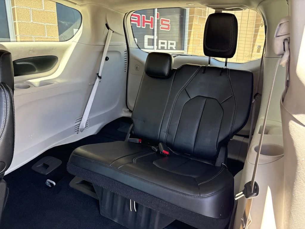 Used 2023 Silver Chrysler Touring L image 16