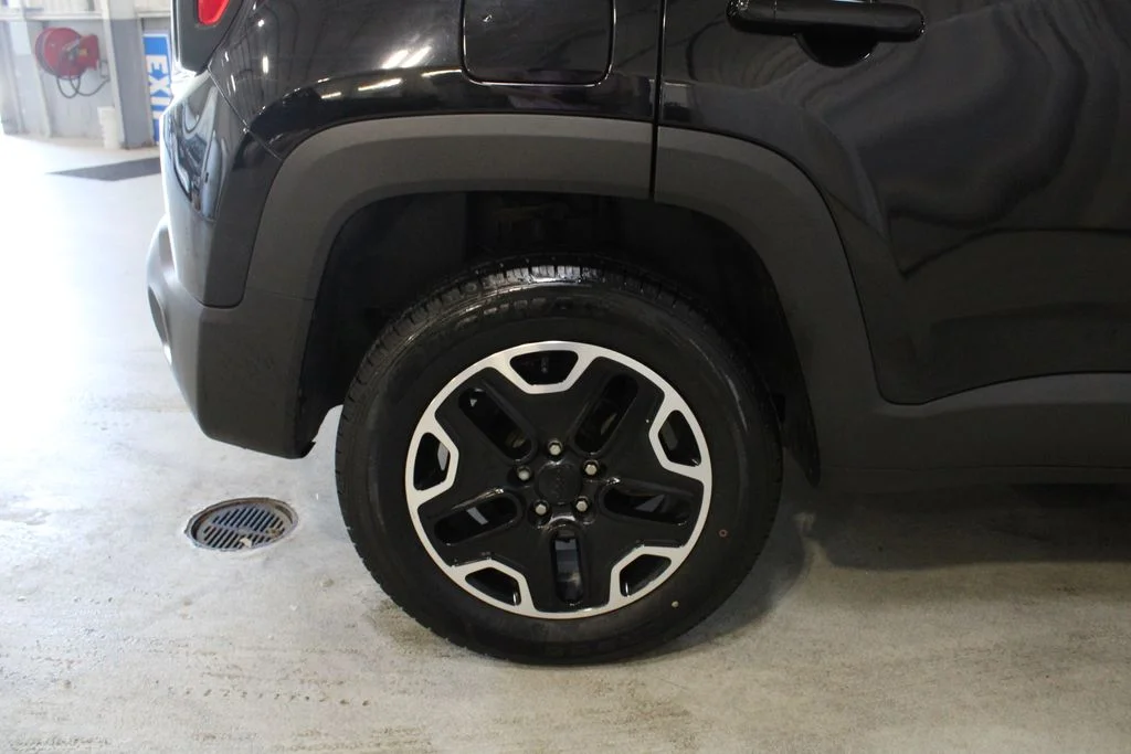 Used 2016 Black Jeep Trailhawk image 25