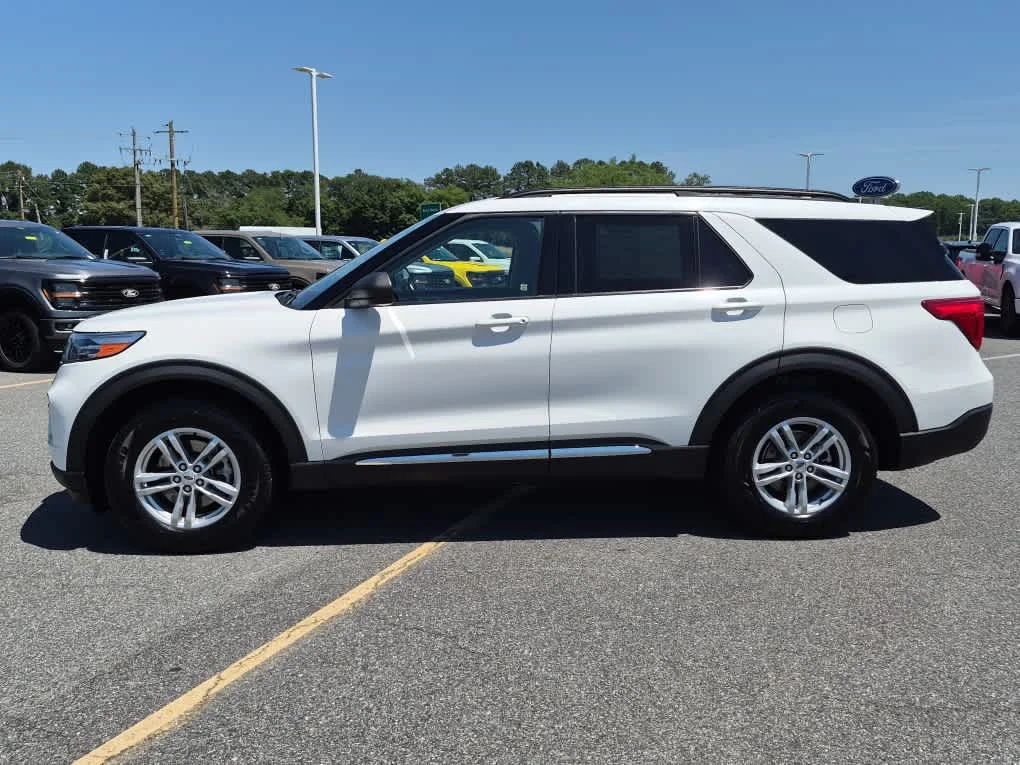 Used 2021 Star White Metallic Tri-Coat Ford XLT image 5