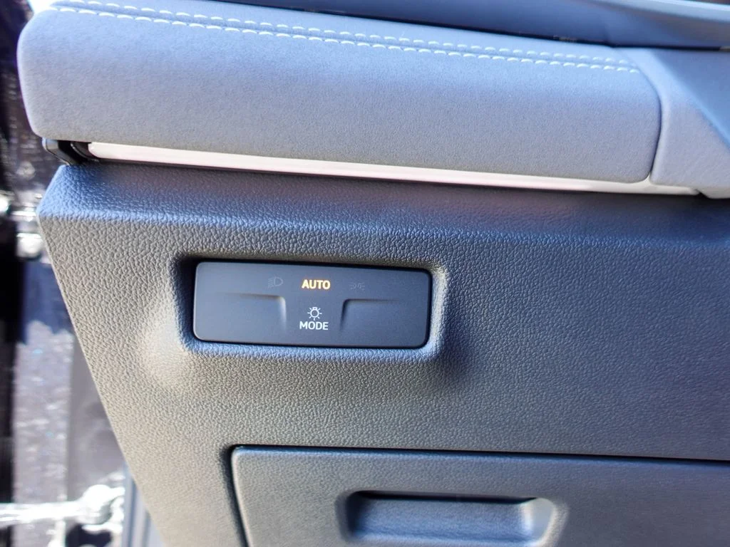 New 2026 Deep Black Pearl Volkswagen 2.0T SE image 16