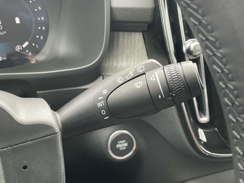 2026 Volvo XC40 Plus - Photo 16